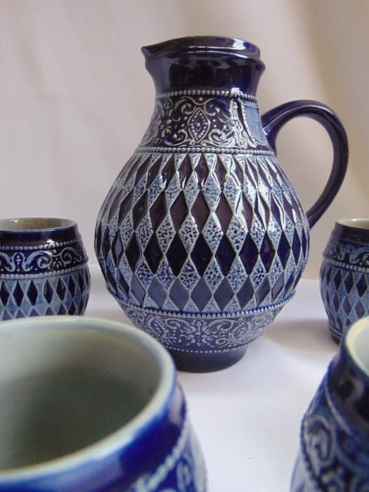 Carafa ceramica si 6 pahare cu romburi,albastre