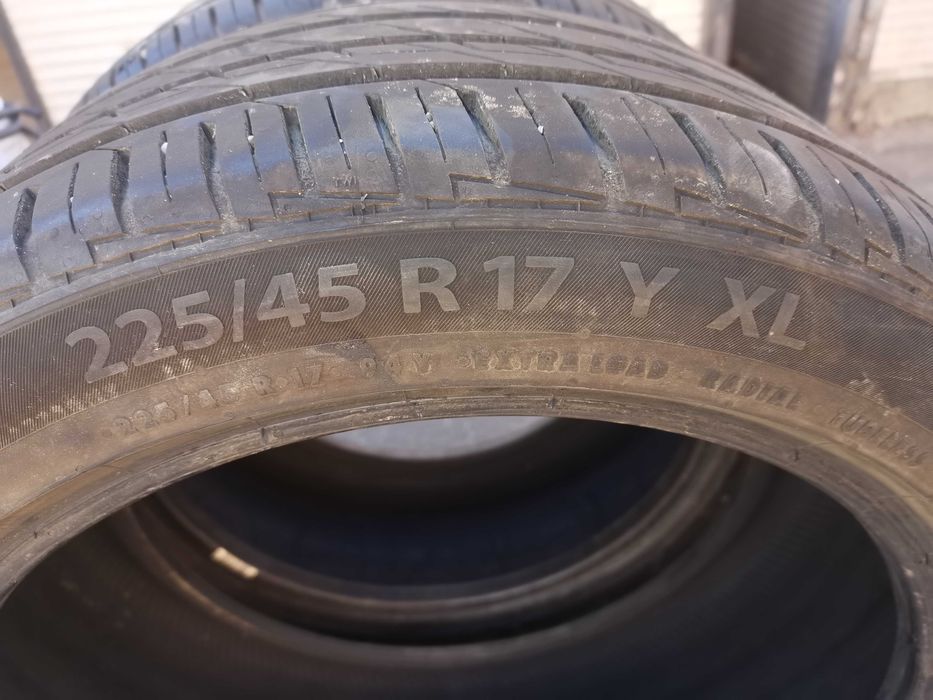 Vând 4 anvelope de vară runflat 225 45 17