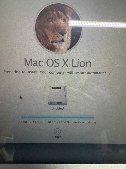 Macbook Air model A1370 i5 - 1.6Gb complet, probabil SSD defect