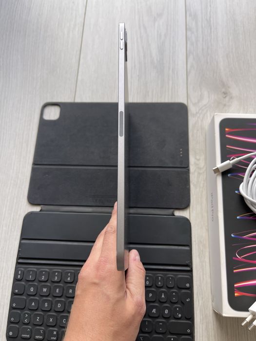 • Ipad PRO •  Gen 4  • M2 •