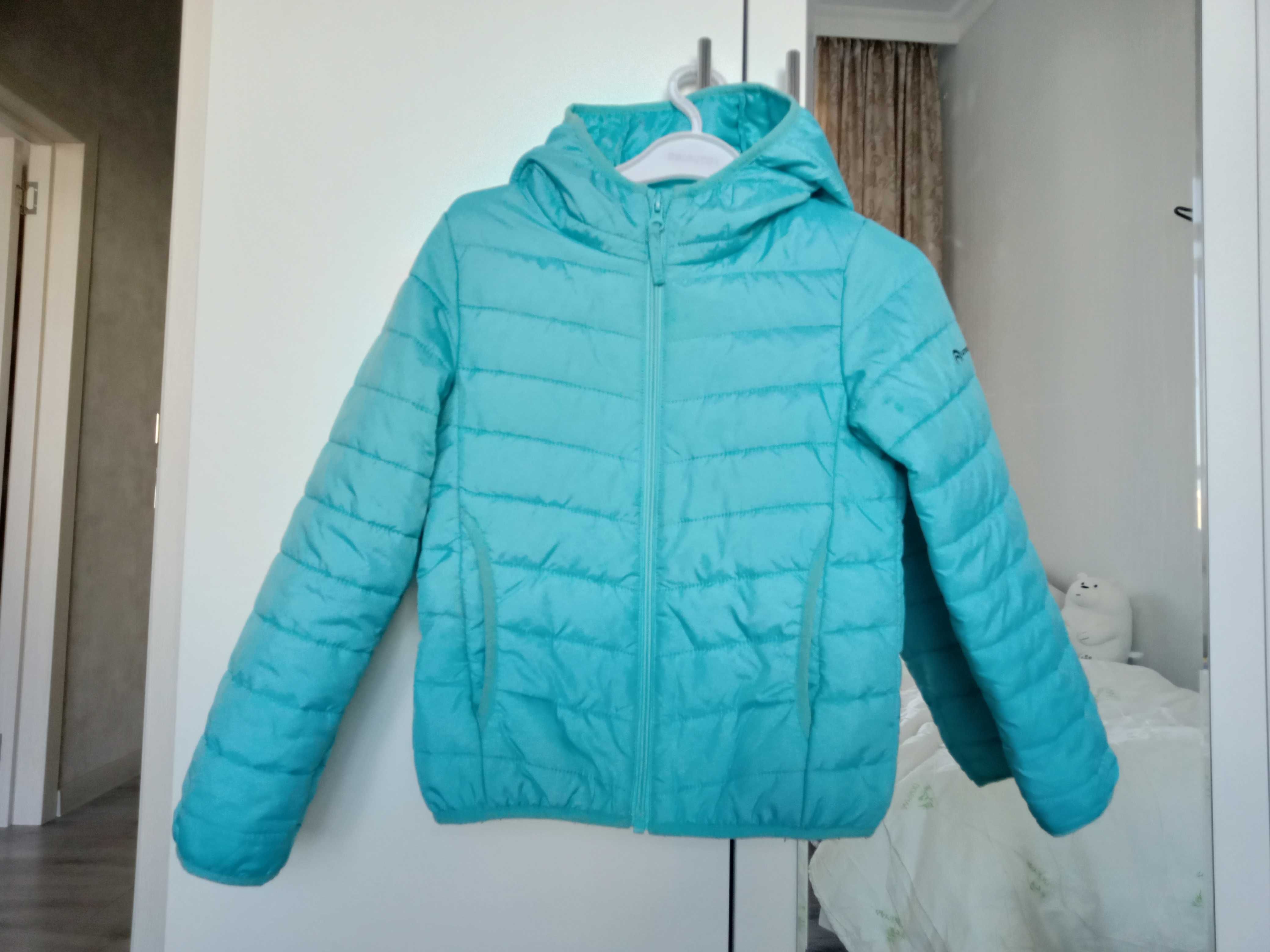 Продам куртку для девочки