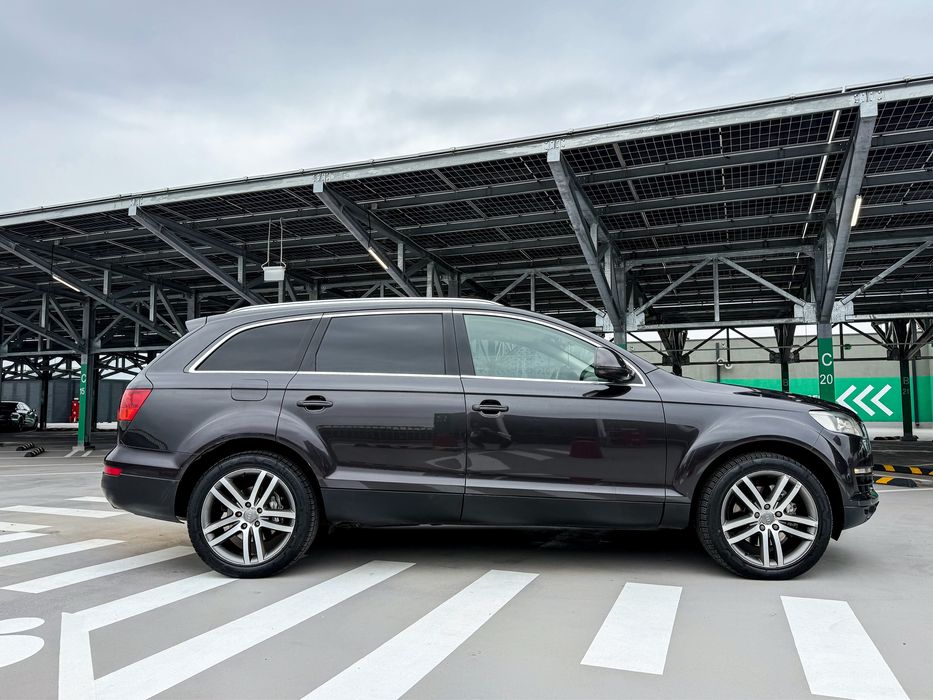 Audi Q7 3.0 TDI Quattro 4L– Bose, Perne, Piele/Alcantara, Jante R20