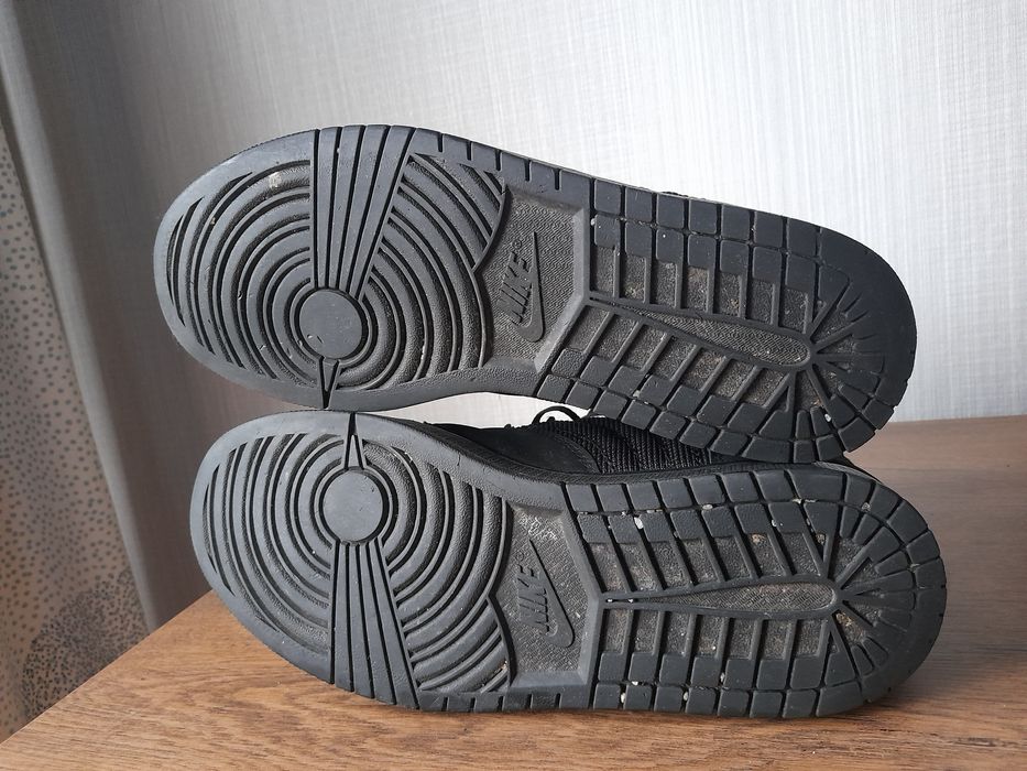 Jordan 1 кецове 44 номер.