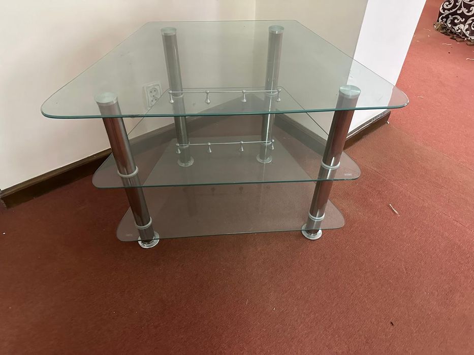 Стол стеклянный весьма срочная продажа.