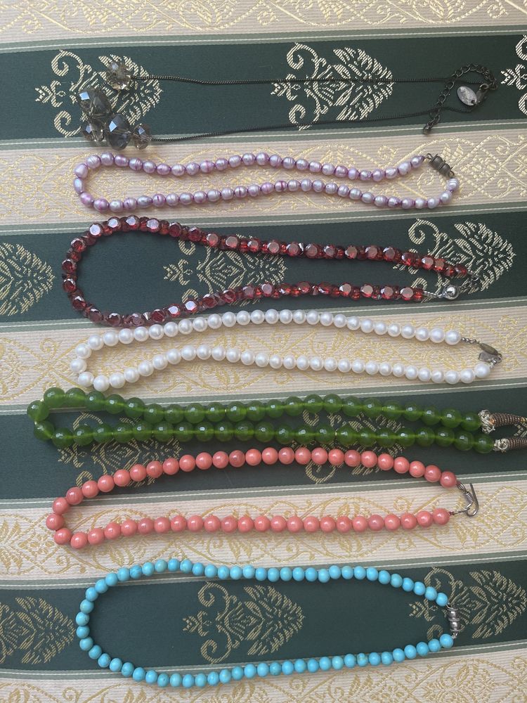 Ожерелье из натуральных камней: бирюза, жемчуг, хризолит, коралл