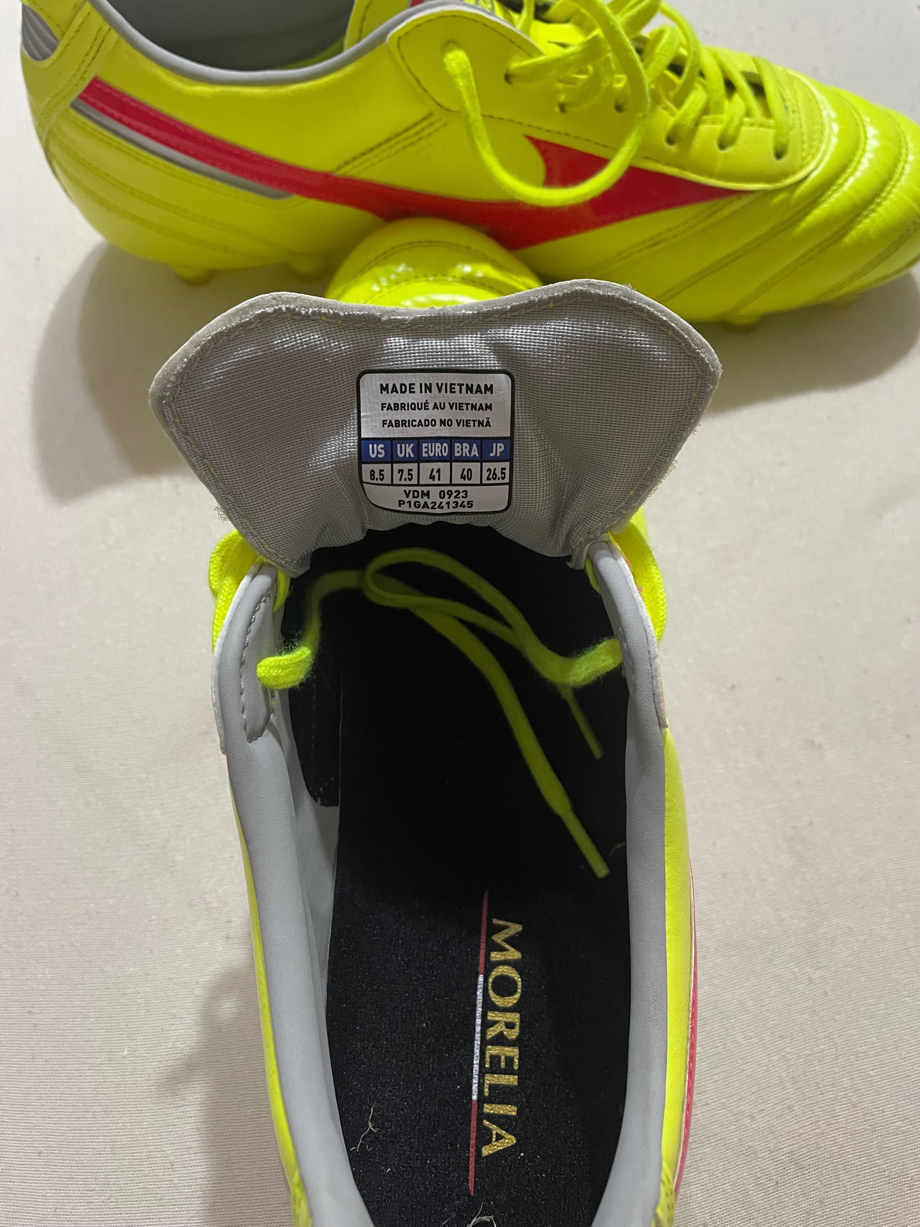 Ghete fotbal Mizuno Morelia Pro