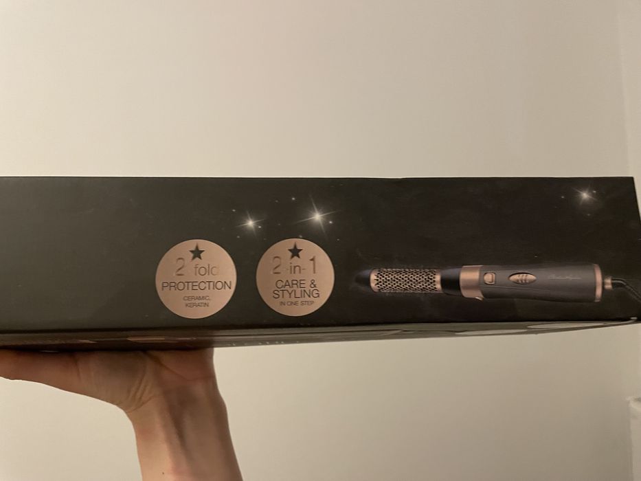 Uscator de par/perie de par cu aer cald