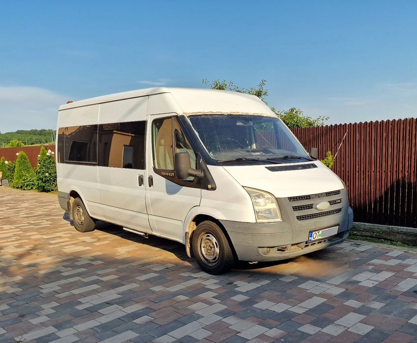 Ford Transit 8+1 Lung și Înalt