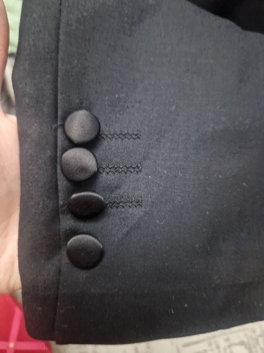 Чёрный мужской костюм