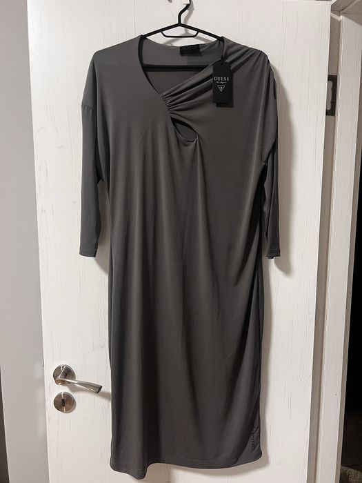 Нова рокля-Guess