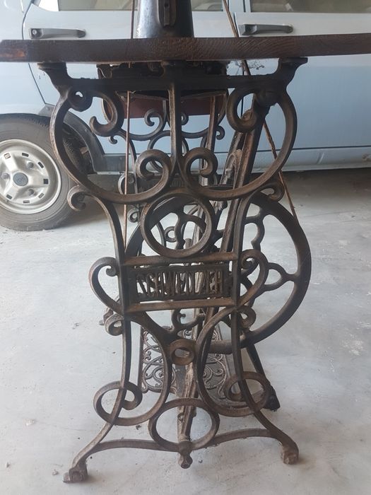 Masina de cusut Singer