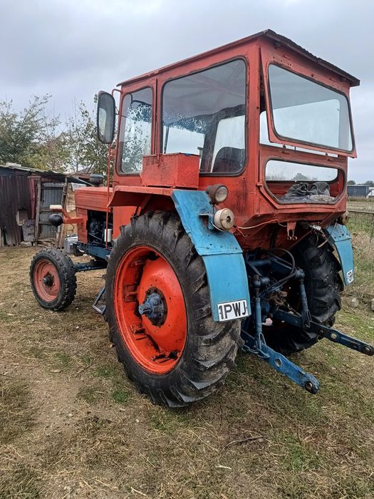 Vând tractor U650 plus plug