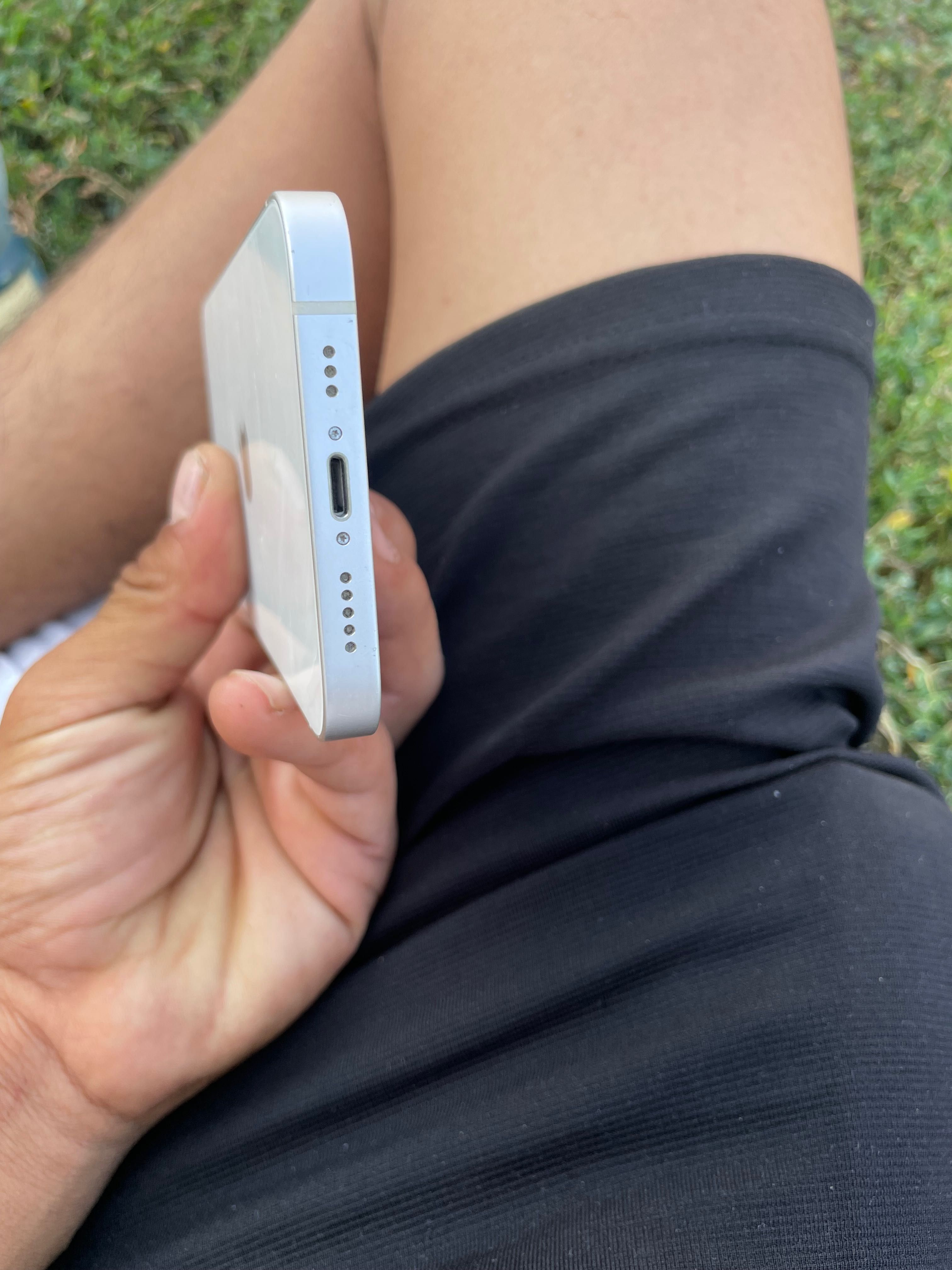 iPhone 13 продава се