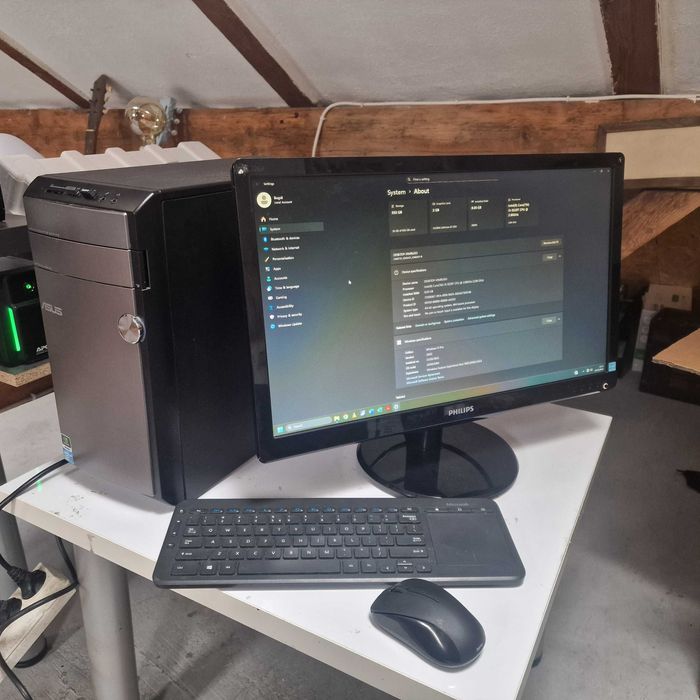 Calculator PC ASUS – Intel Core i3, NVIDIA 2GB, monitor Philips