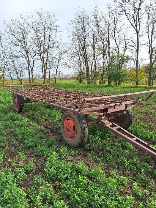 Se vinde platformă pentru cărat baloți