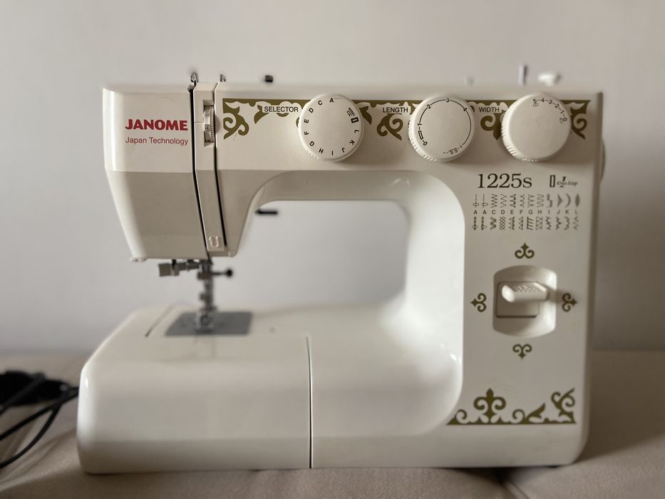 Швейная машинка Janome 12225 S