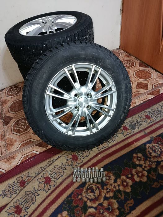 Продам зимние авто шины с дисками
