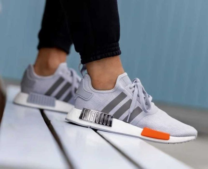 Оригинални маратонки * ADIDAS NMD _R1 * EU42