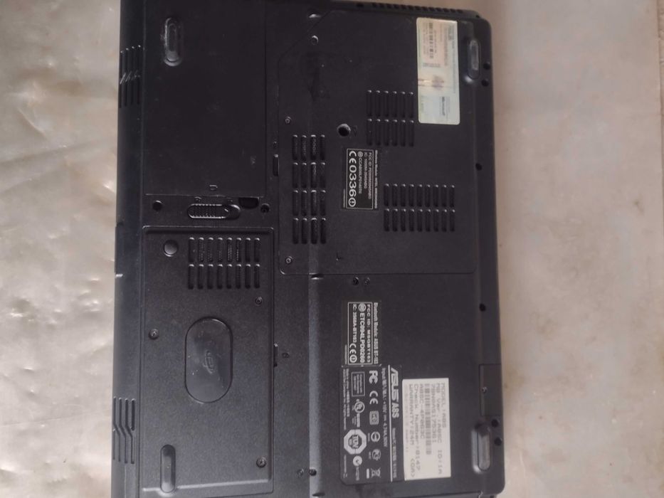 Лаптоп ASUS A8SC работи перфектно състояние Windows 7pro 32bit зарядно