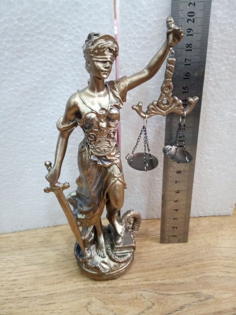 Statueta Zeița Justitiei