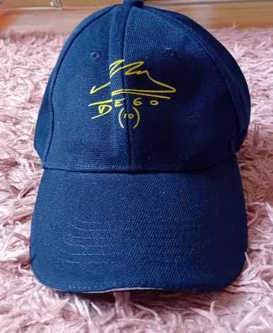 Чисто нова оригинална шапка на Диего Марадона с автограф