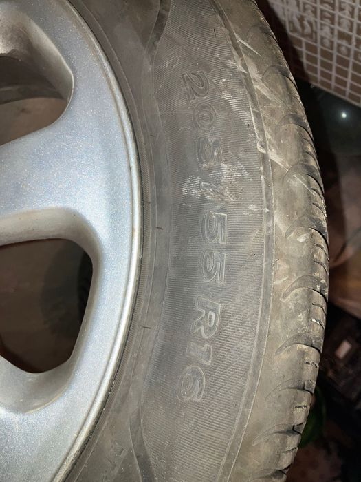 Vând jante aluminiu cu cauciucuri de iarnă