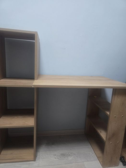 Компьютерный стол встроенный стеллаж легкий