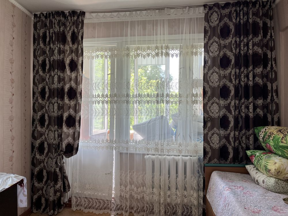 Продаю шторы,материал плотный