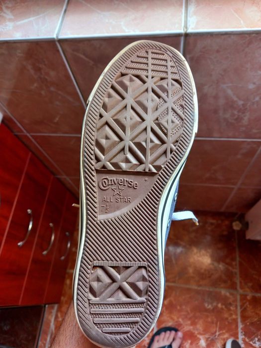 Vând teniși Converse