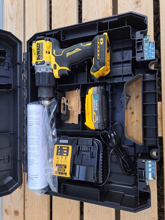 Filetantă mașină de găurit si însurubat profesională Dewalt DCD805