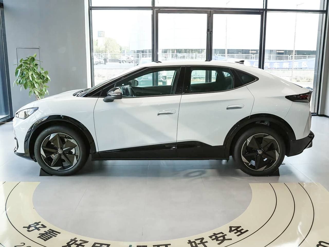 VOLKSWAGEN ID.UNYX 06 Ultra Long Range электромобиль 80.2 кВтч батарея