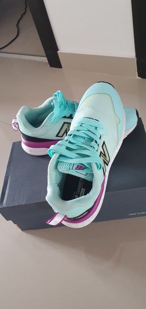 Vând adidasi New Balance, nr 38