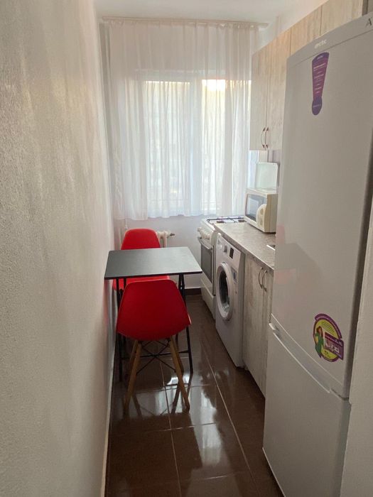 Inchiriez apartament Craiovita Noua