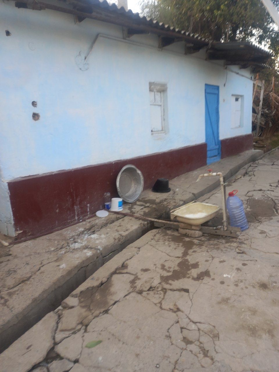 Hovli uy sotiladi