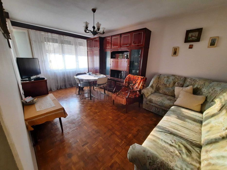 Apartament 3 camere, Strand I