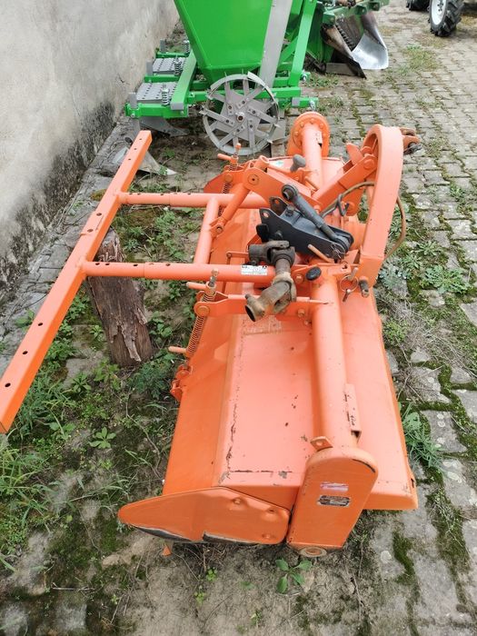 Tractor Kubota gt3 cu pachet de utilaj preț 16400 euro pentru tot  pac