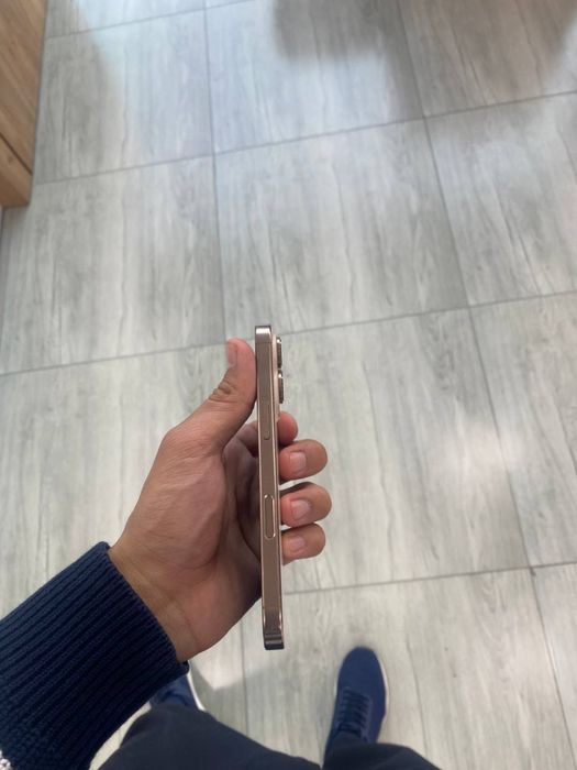 Продаю телефон Iphone 16 pro