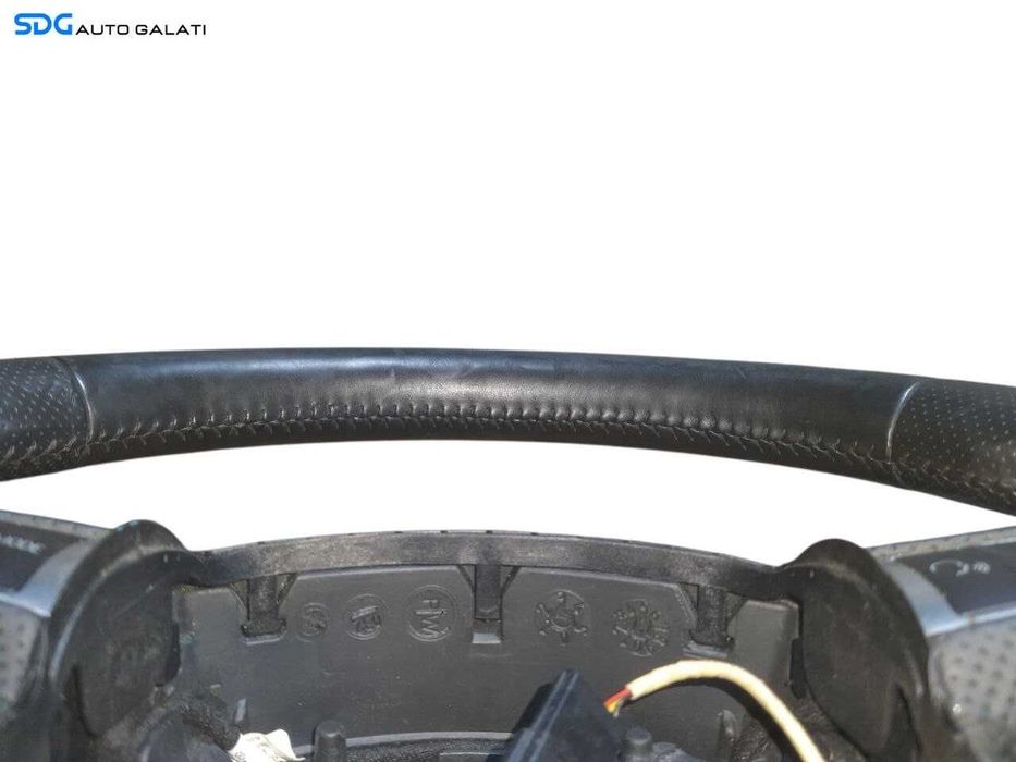 Volan Piele 3 Spite cu Comenzi Audi A5 8T 2008 - 2017 Cod 8R0419091F ( Câteva Zgârieturi, Unele Fine, Altele Mai Adânci, în Piele + Uzura Generală ) [N2357]