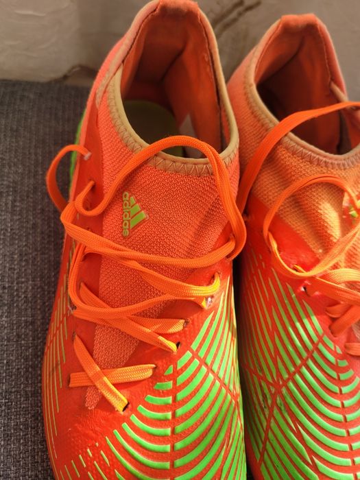Vind Adidași de fotbal