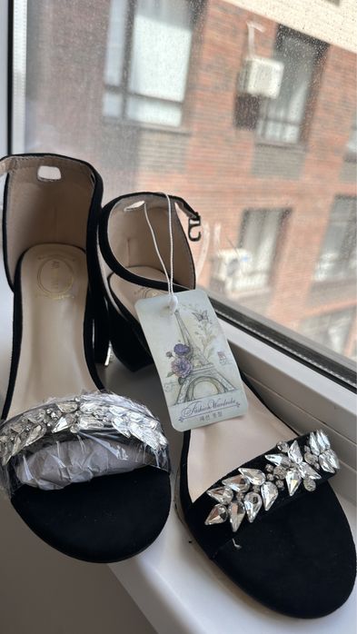 Продам новые туфли