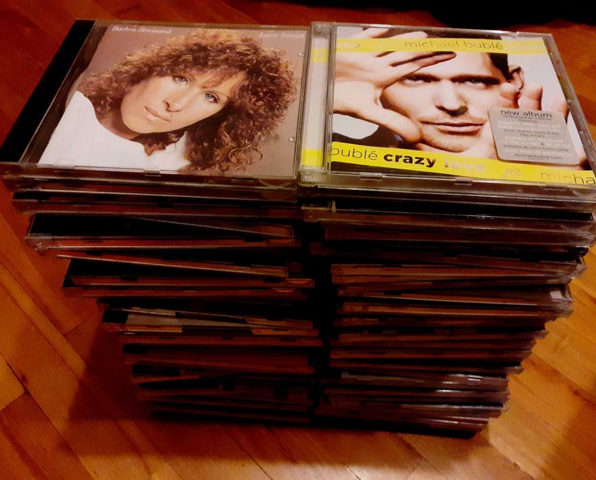 70 броя оригинални дискове (CD) с английска музика