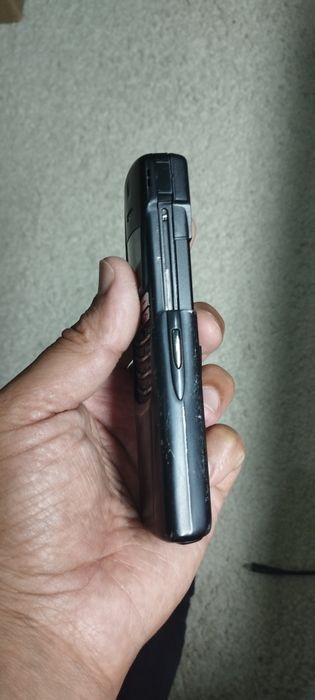 Nokia 8910i.    Nokia 8910i