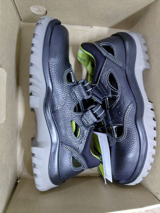 Новые демисезонные ботинки.43 размер.