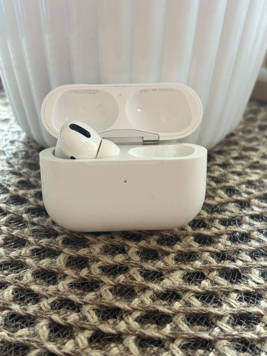 AirPods Pro первое поколение