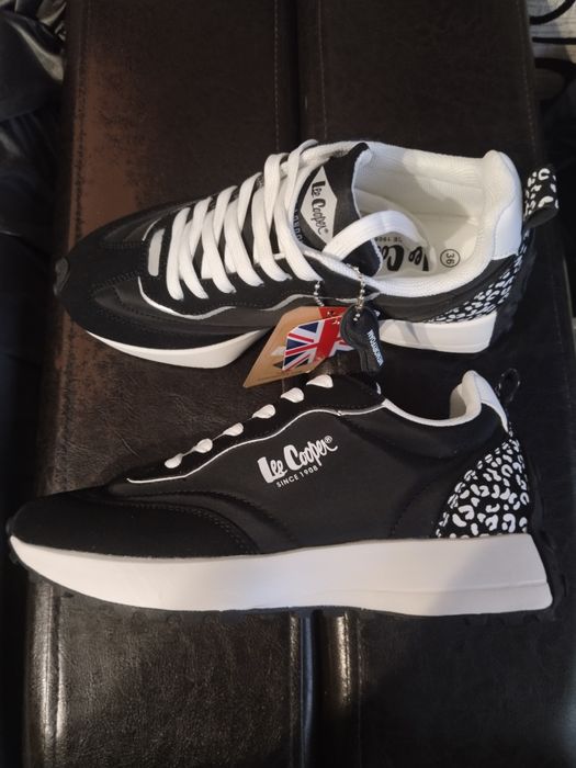 Vând adidași Lee Cooper