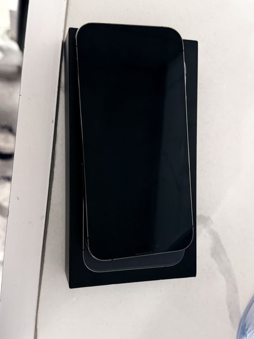 Телефон Айфон 13про