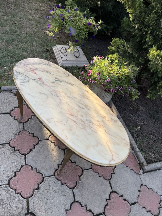 Masuta din bronz cu blat de marmură