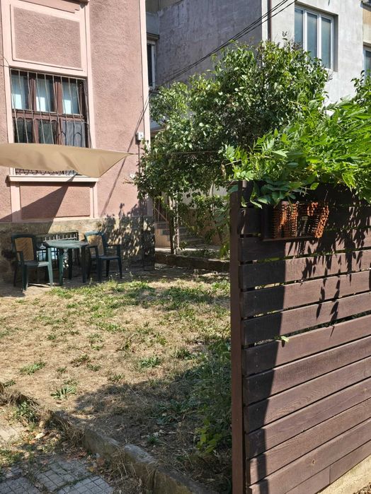 Офис Под Наем, 65 кв.м., Етаж от Къща, Оборудван