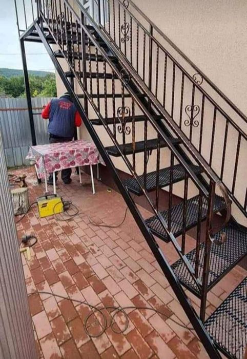 Scari exterioare metalice