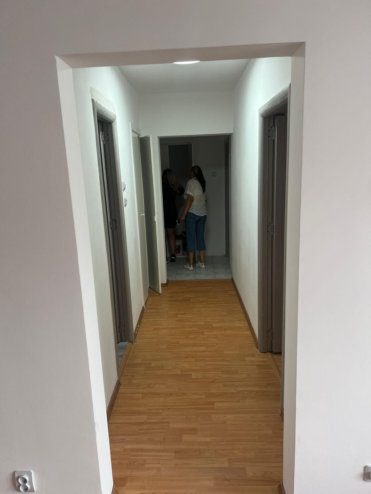 Vând apartament 2 camere, aleea Buhuși 3,59mp,1979,renovat total